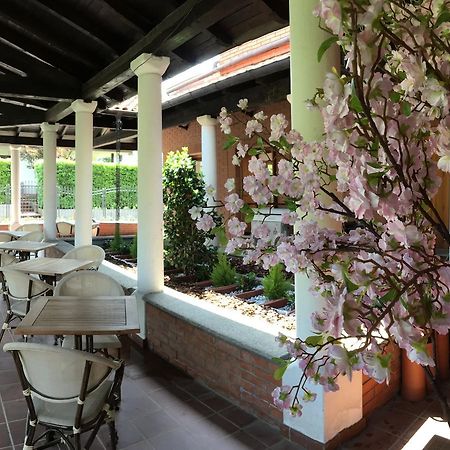 Ostello Casa Emmaus Maccagno Exteriér fotografie