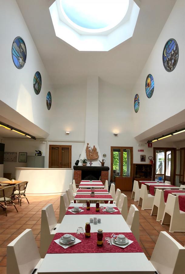 Ostello Casa Emmaus Maccagno Exteriér fotografie